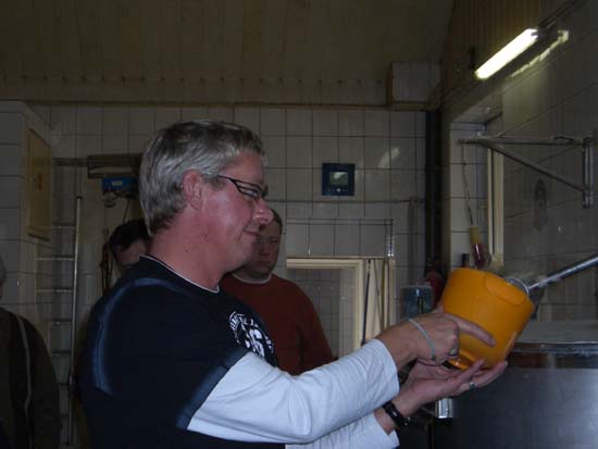 17_Thomas hilft aus